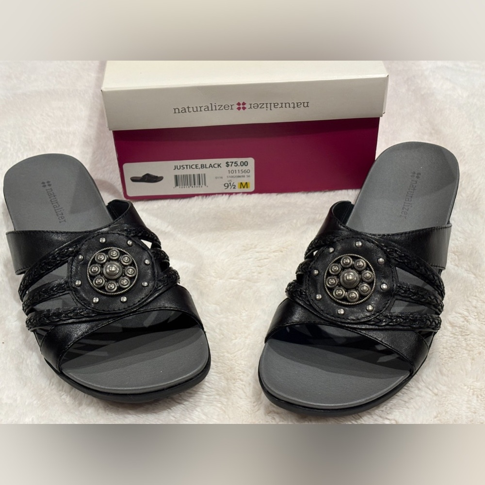 New in box Naturalizer black with silver sandals Size 9.5